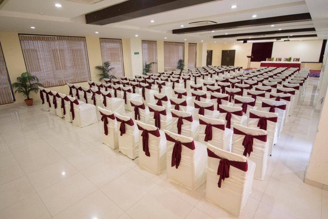 Grand Sarovar Portico, Lātūr Εξωτερικό φωτογραφία