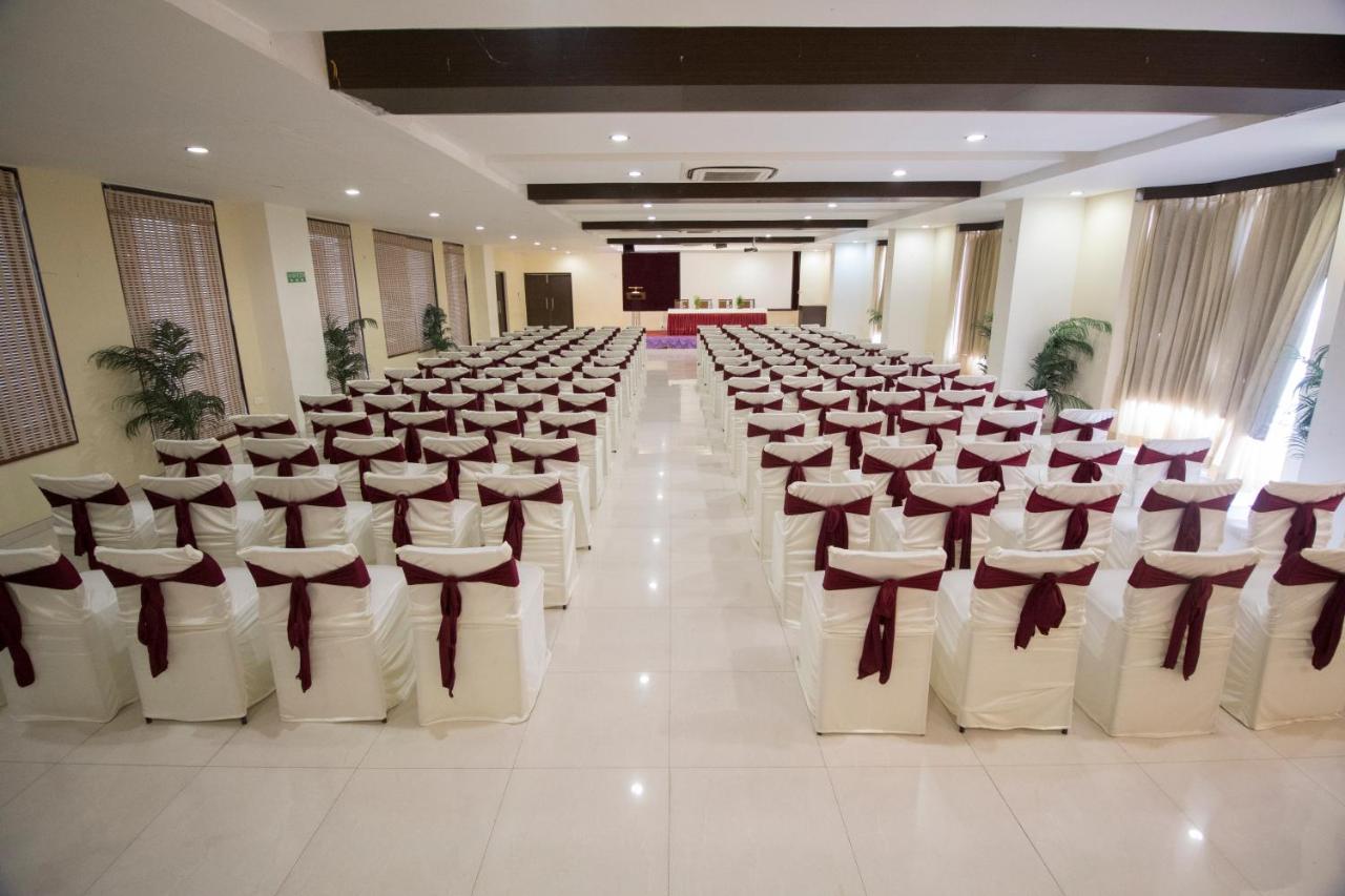 Grand Sarovar Portico, Lātūr Εξωτερικό φωτογραφία